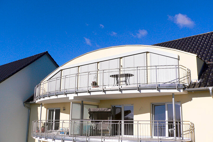 Mehrfamilienhaus Schrägrollläden