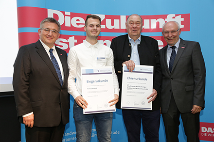 Unser Geselle Tim Corrompt als Landessieger 2016 beim Leistungswettbewerb des Deutschen Handwerks mit D. Bade, Hans A. Stautmeister und E. Sudmeyer.